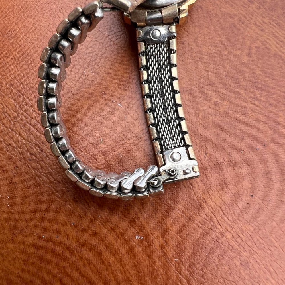 Vintage Caravelle N4 Ladies Swiss Gold Silver Tone Watch - Picture 4 of 9